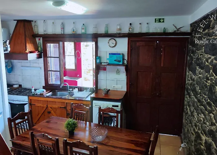 Ferienhaus Rustic Calheta House *